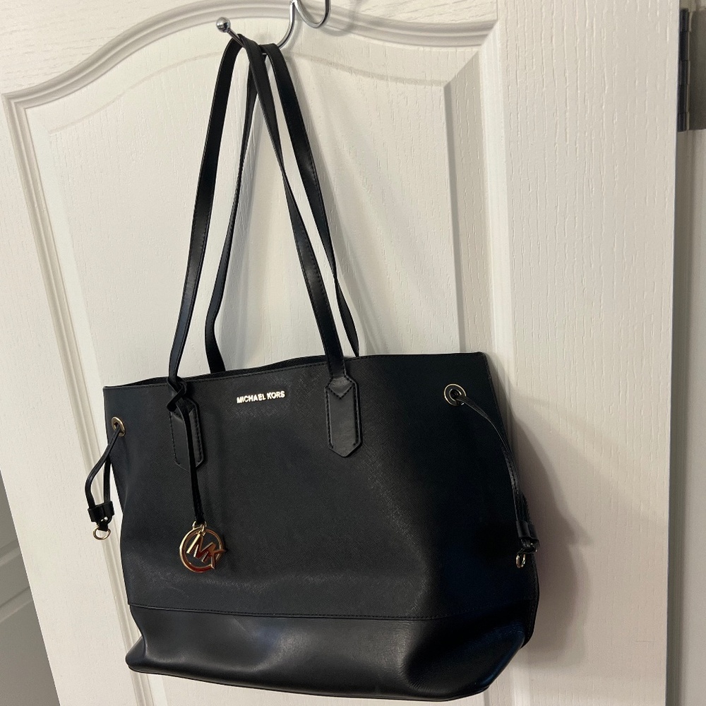 Michael Kors Tote with wristlet
